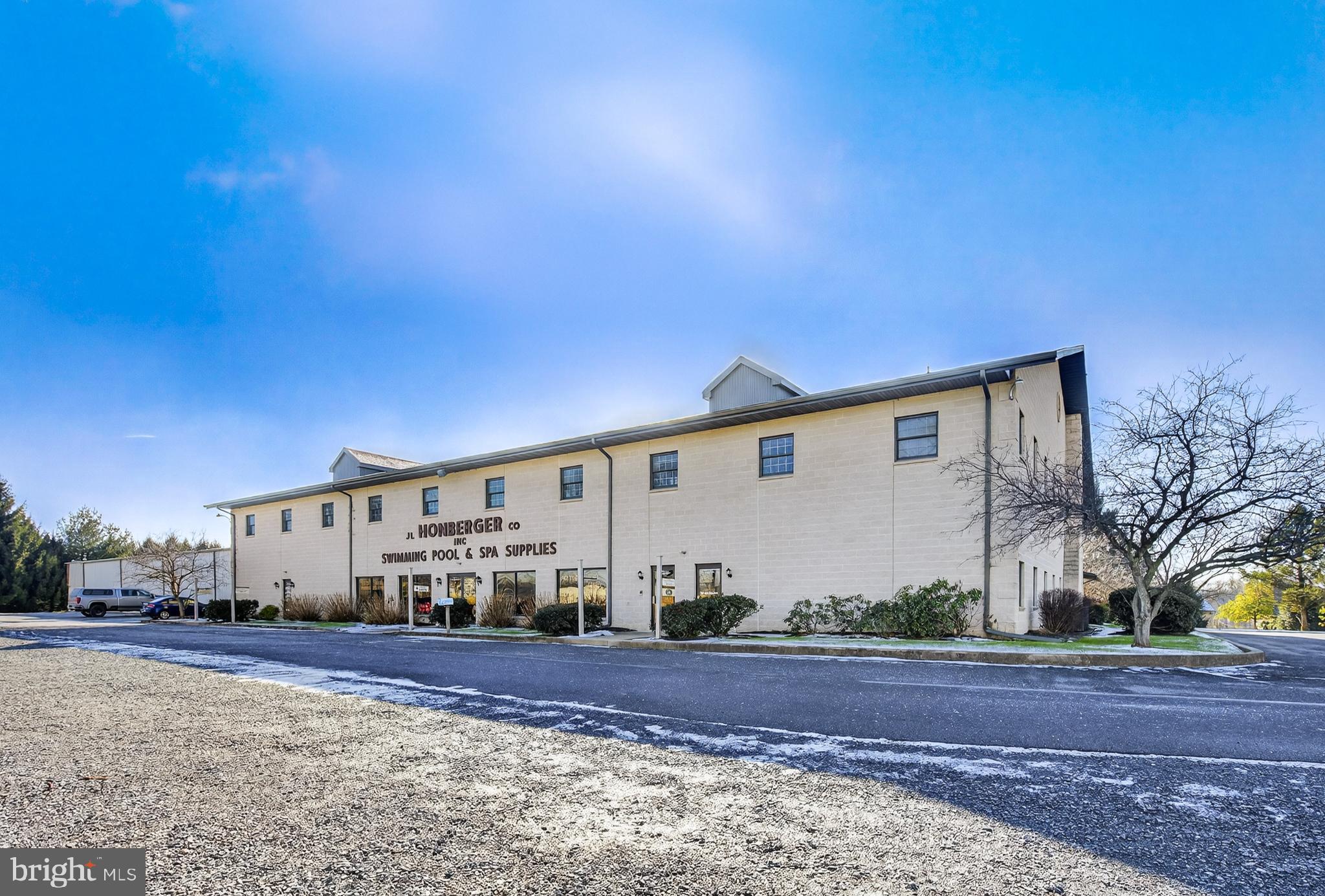 885 S CHIQUES ROAD 895