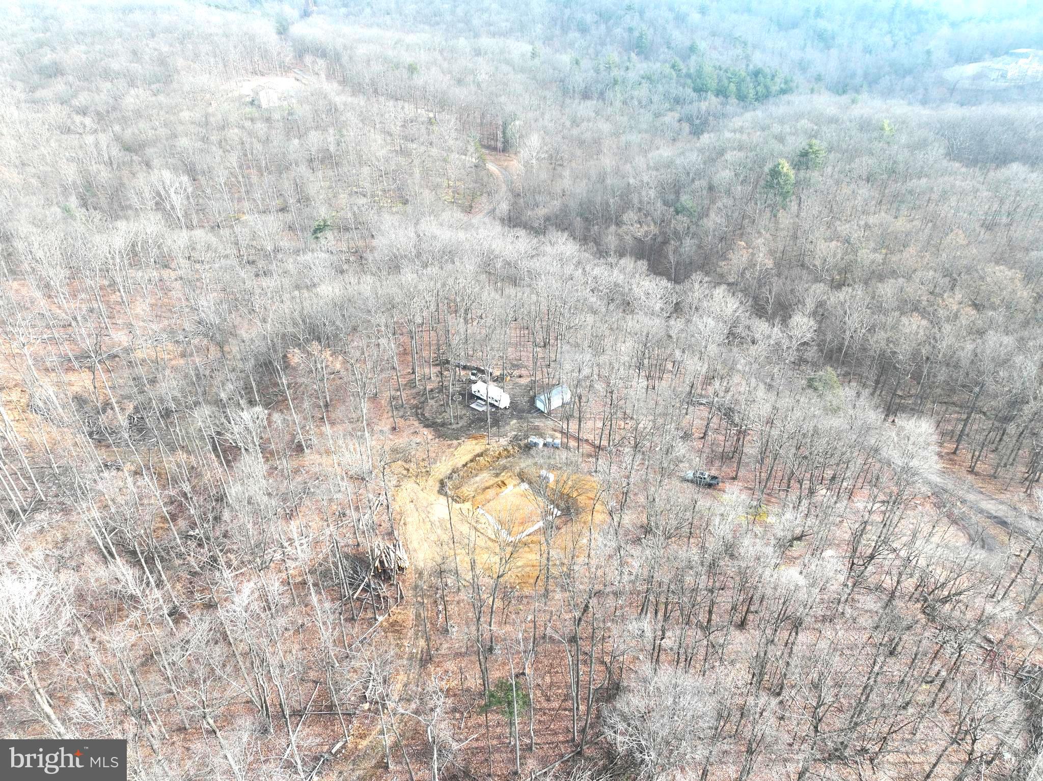 WHISPERING PINES - Land