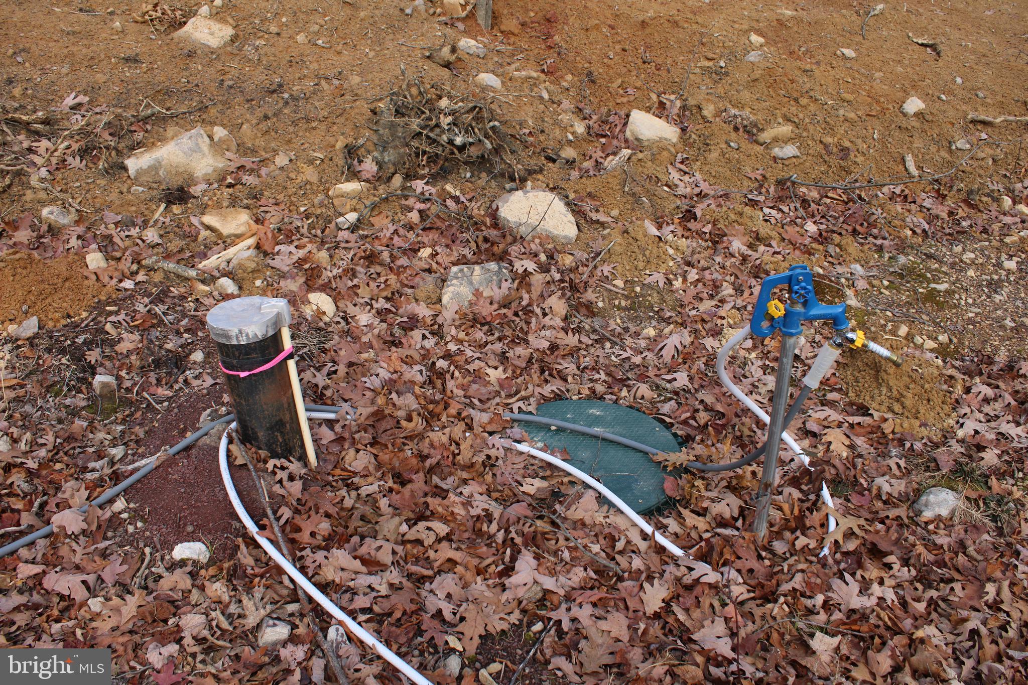 WHISPERING PINES - Land