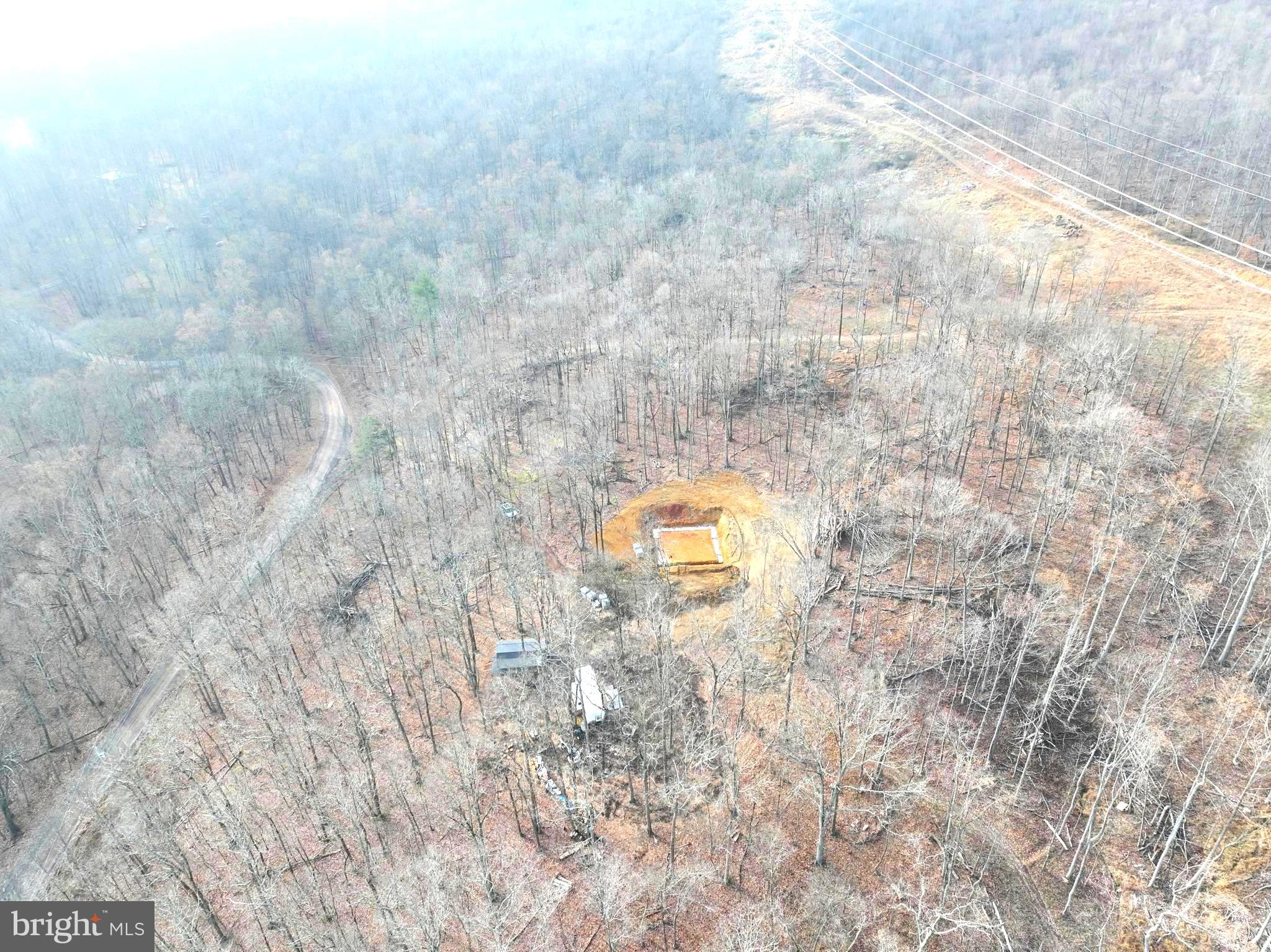 WHISPERING PINES - Land