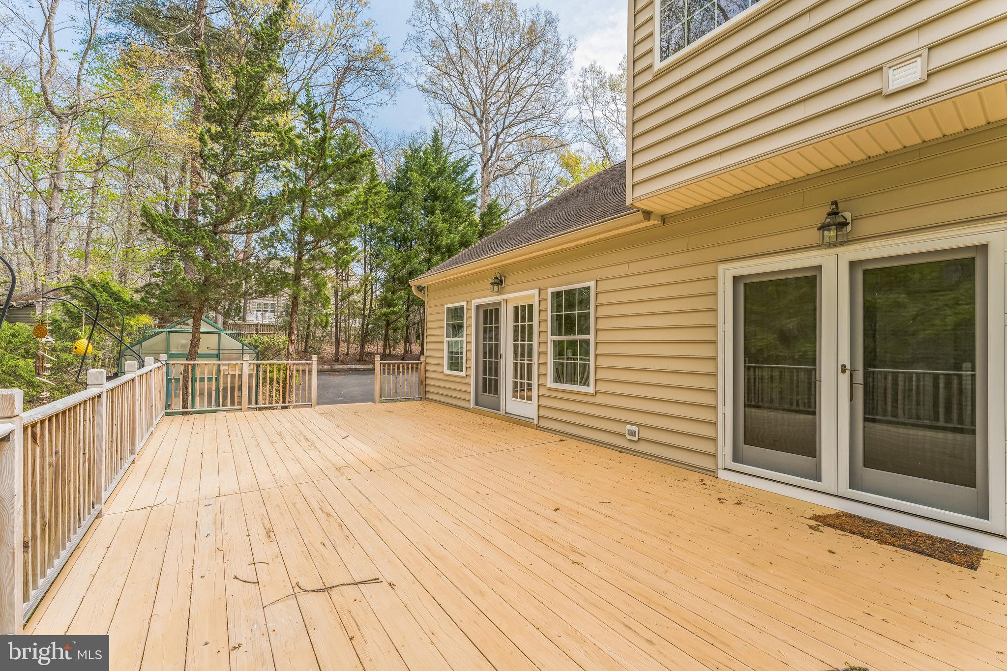 WHISPERING WOODS - Residential