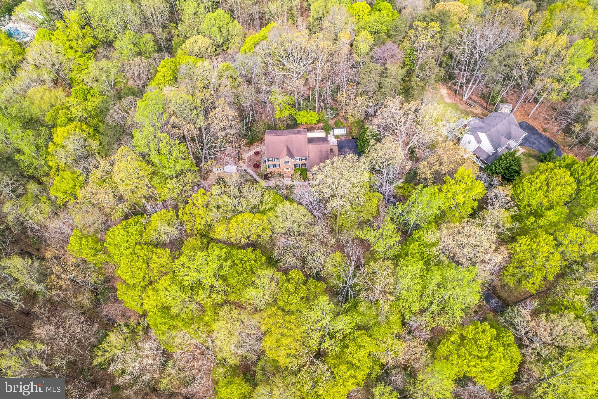 WHISPERING WOODS - Residential