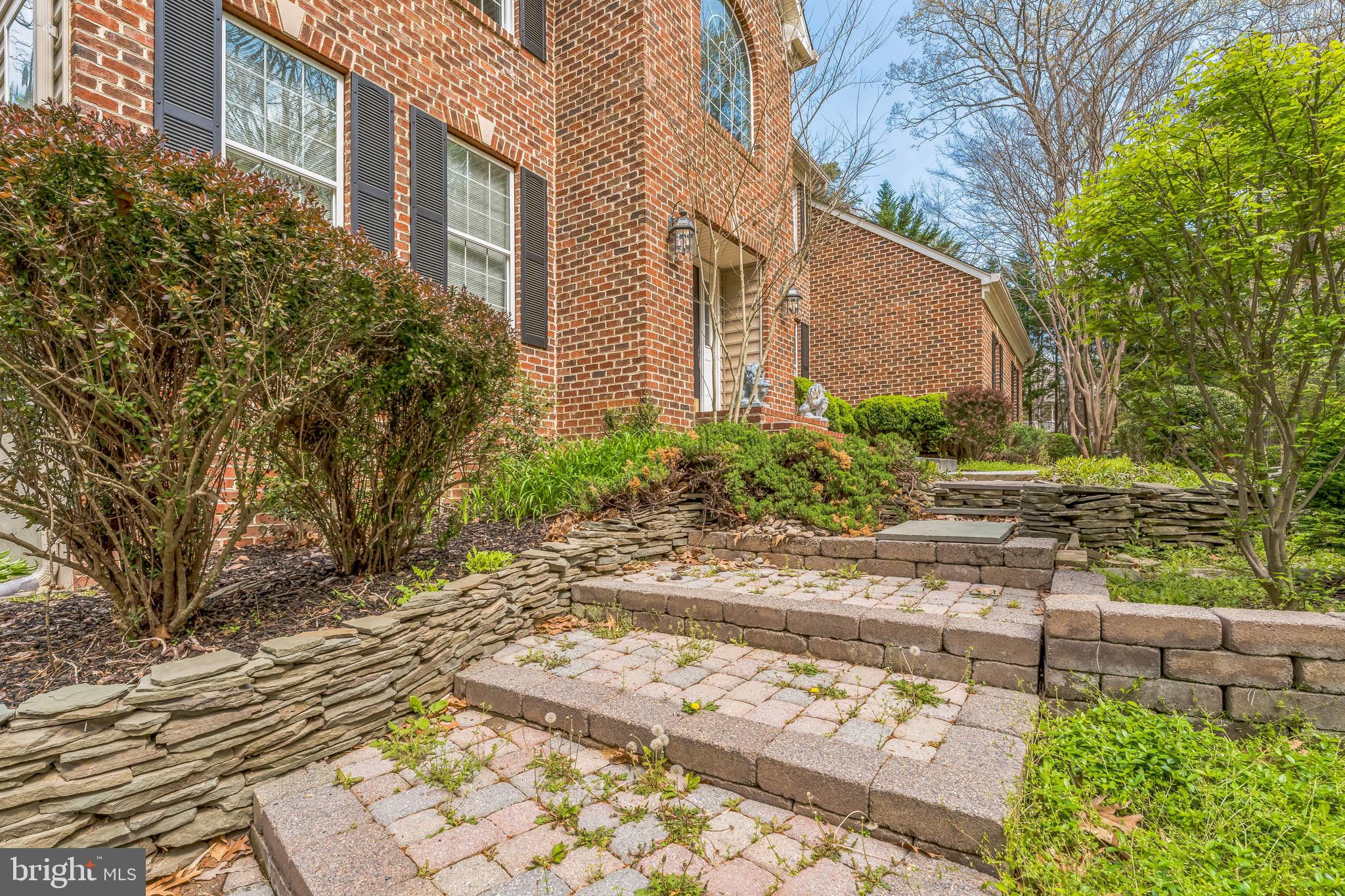 WHISPERING WOODS - Residential