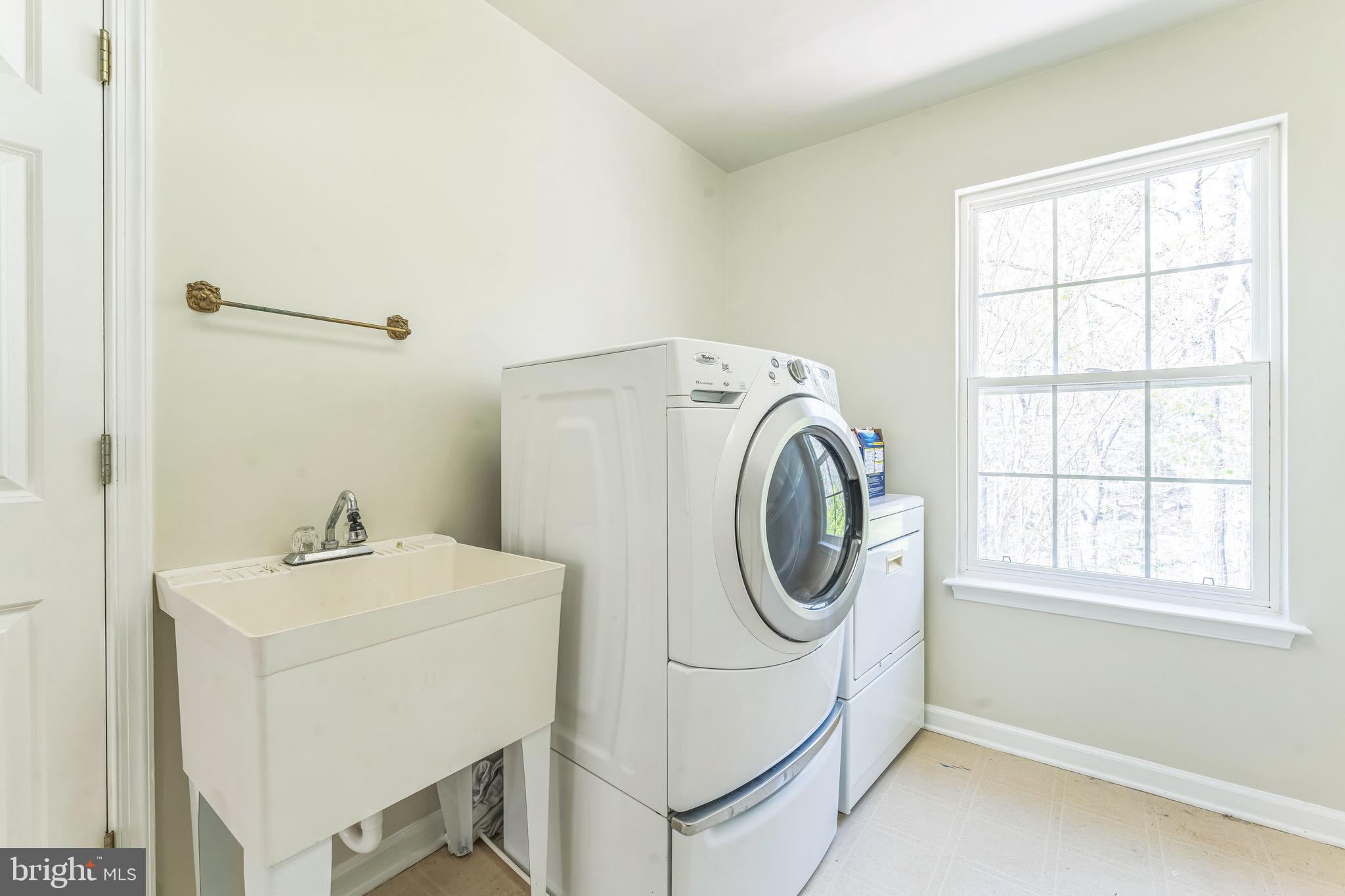 WHISPERING WOODS - Residential