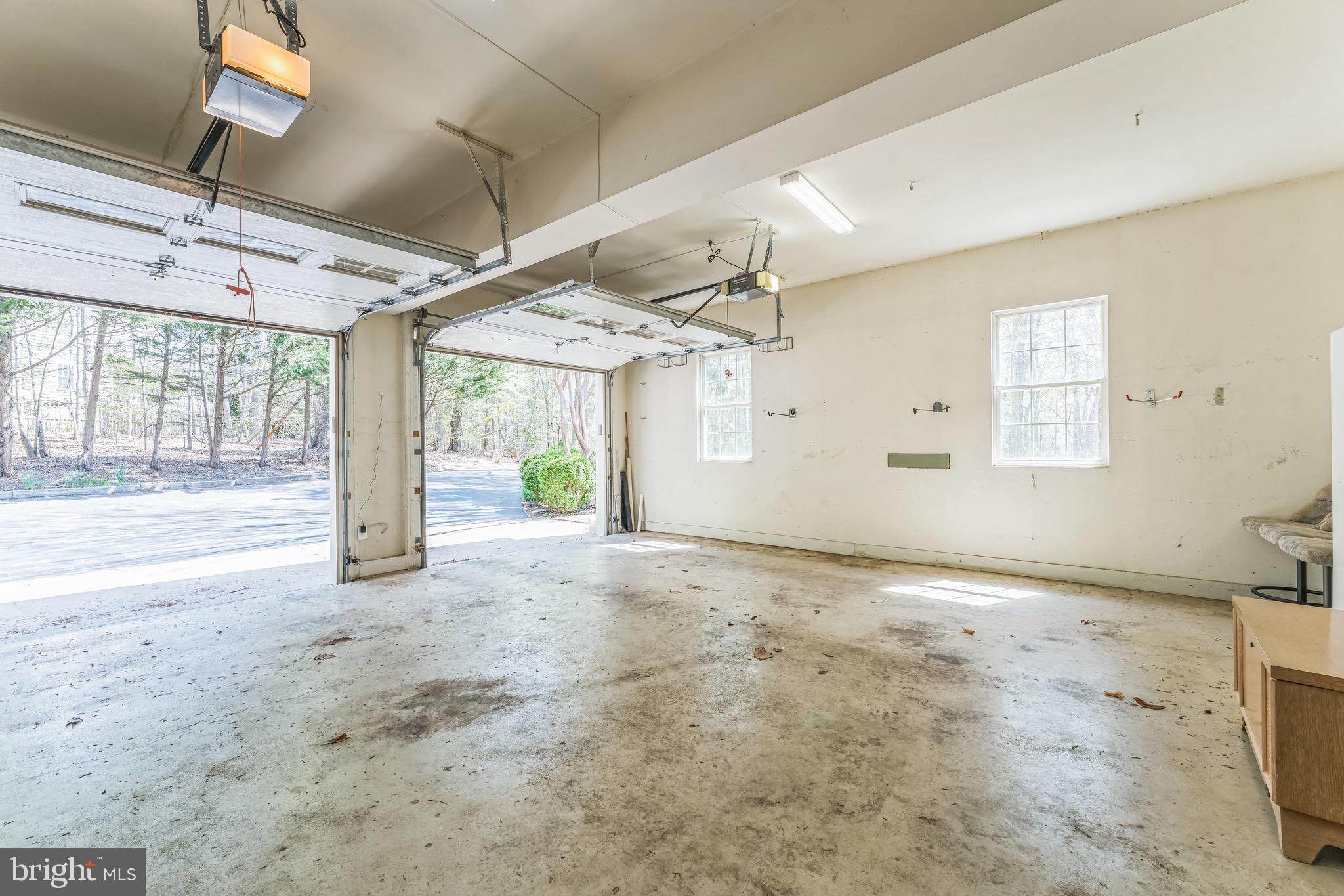 WHISPERING WOODS - Residential