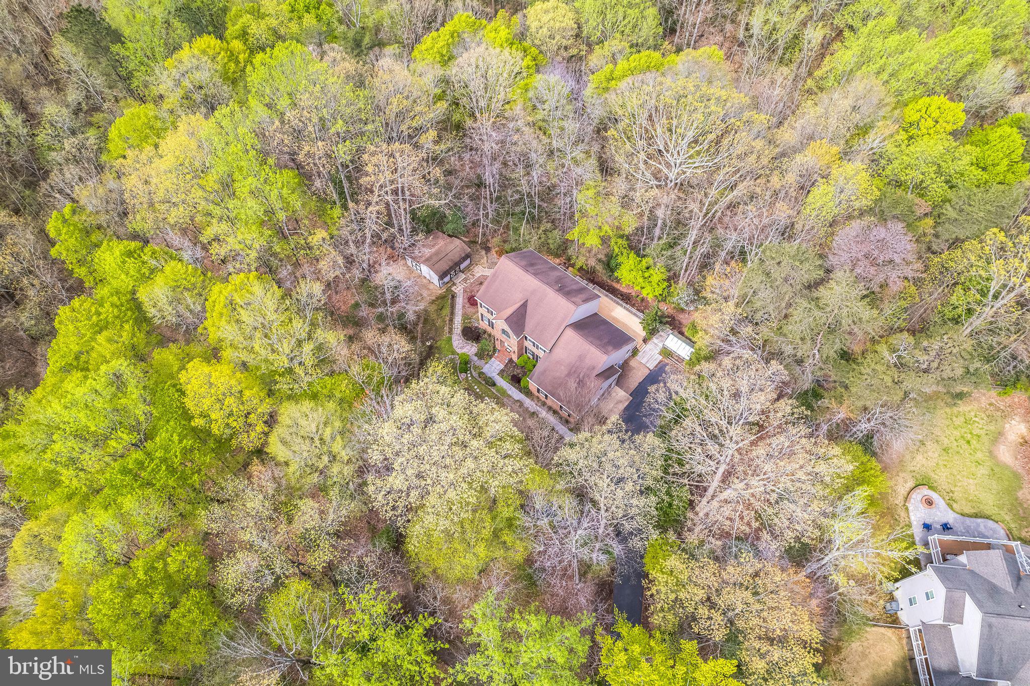 WHISPERING WOODS - Residential