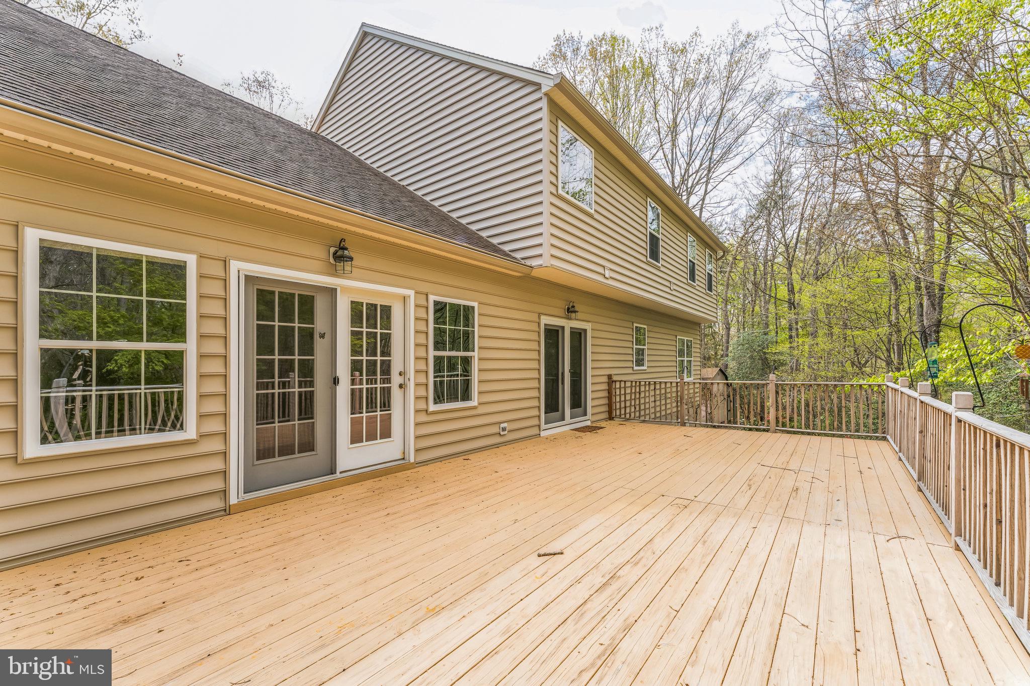 WHISPERING WOODS - Residential