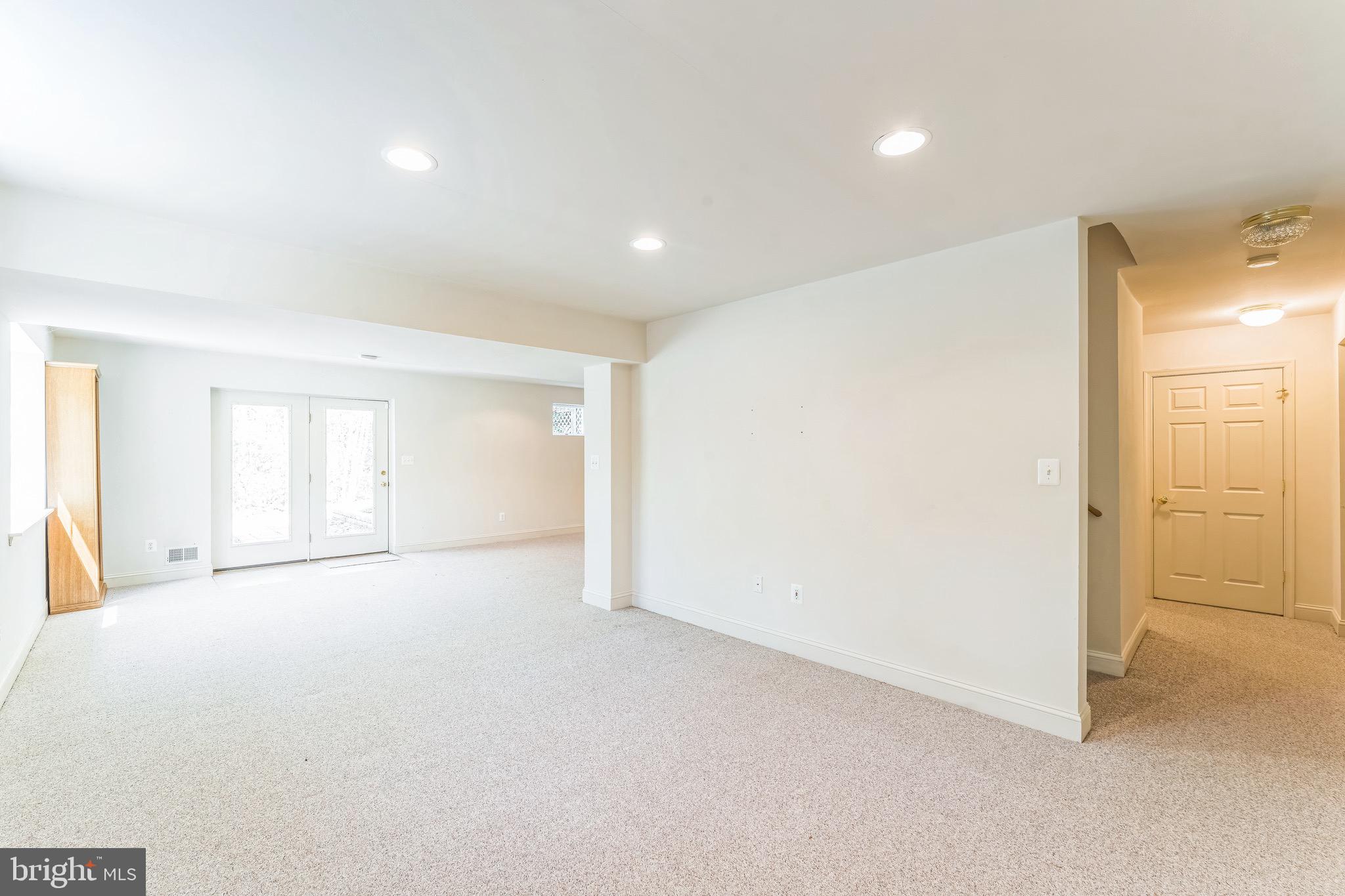 WHISPERING WOODS - Residential