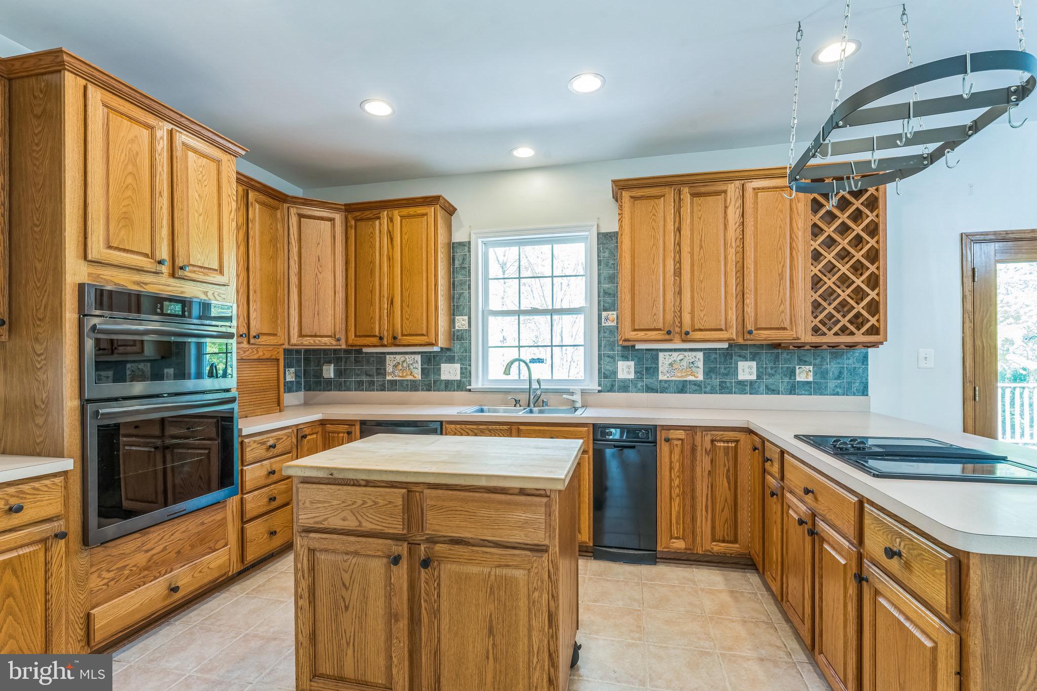 WHISPERING WOODS - Residential