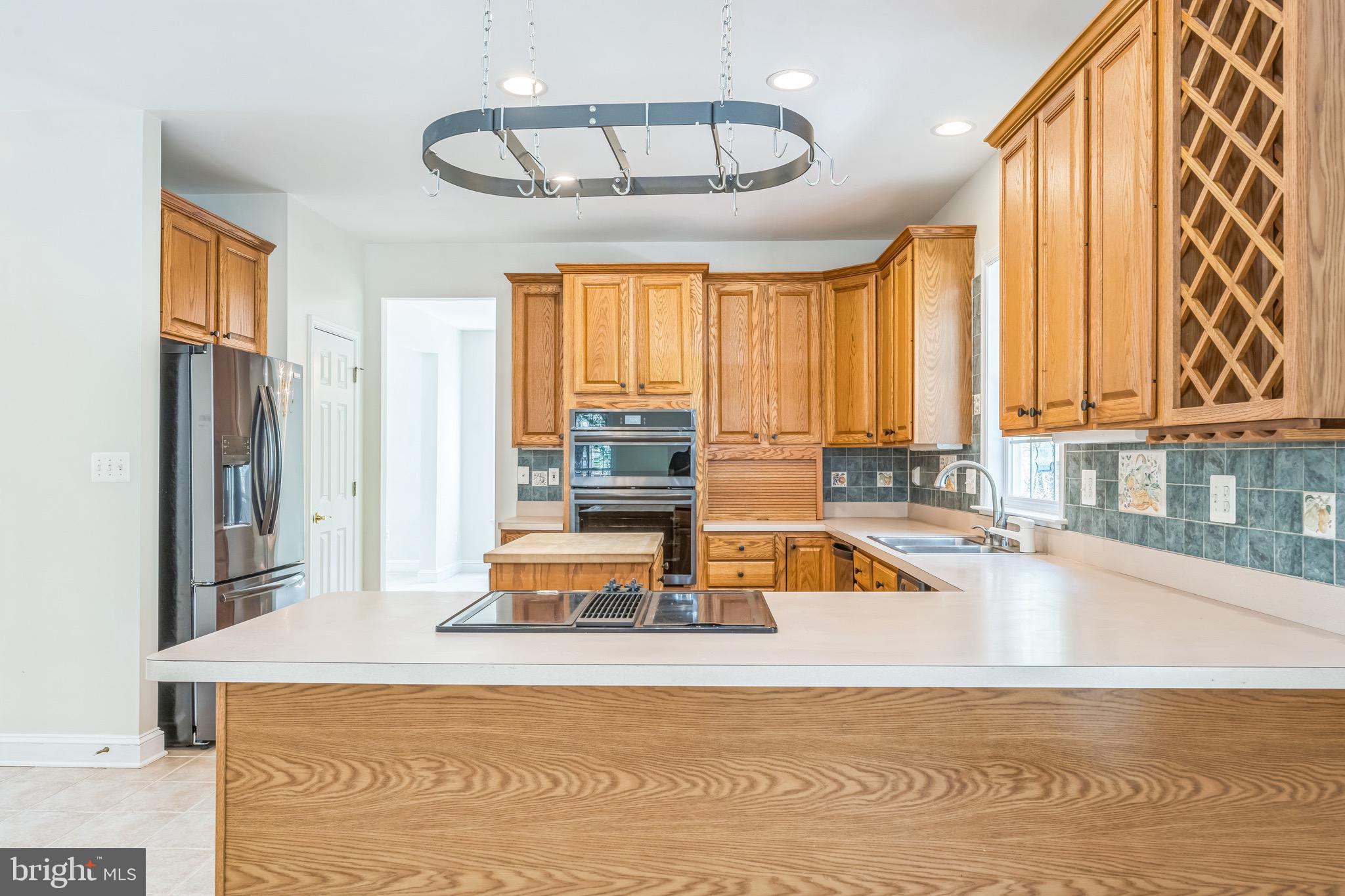 WHISPERING WOODS - Residential