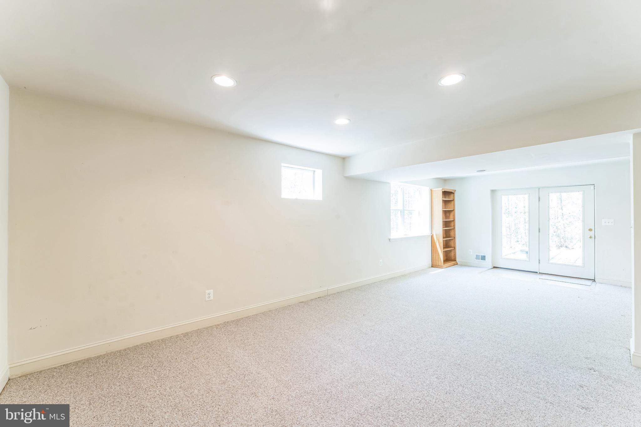 WHISPERING WOODS - Residential