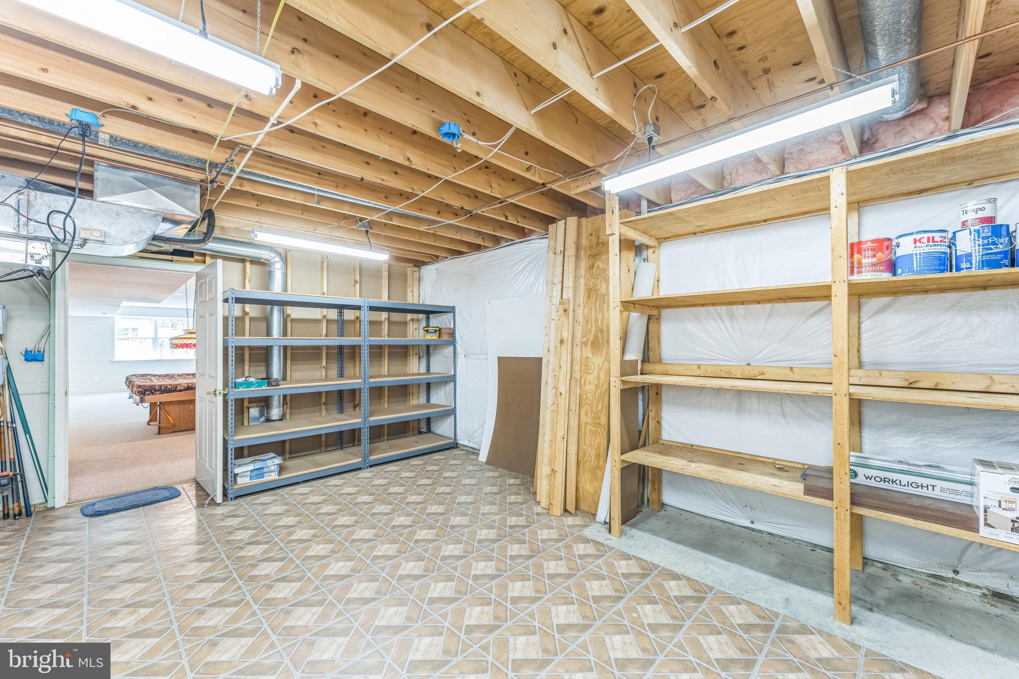 WHISPERING WOODS - Residential