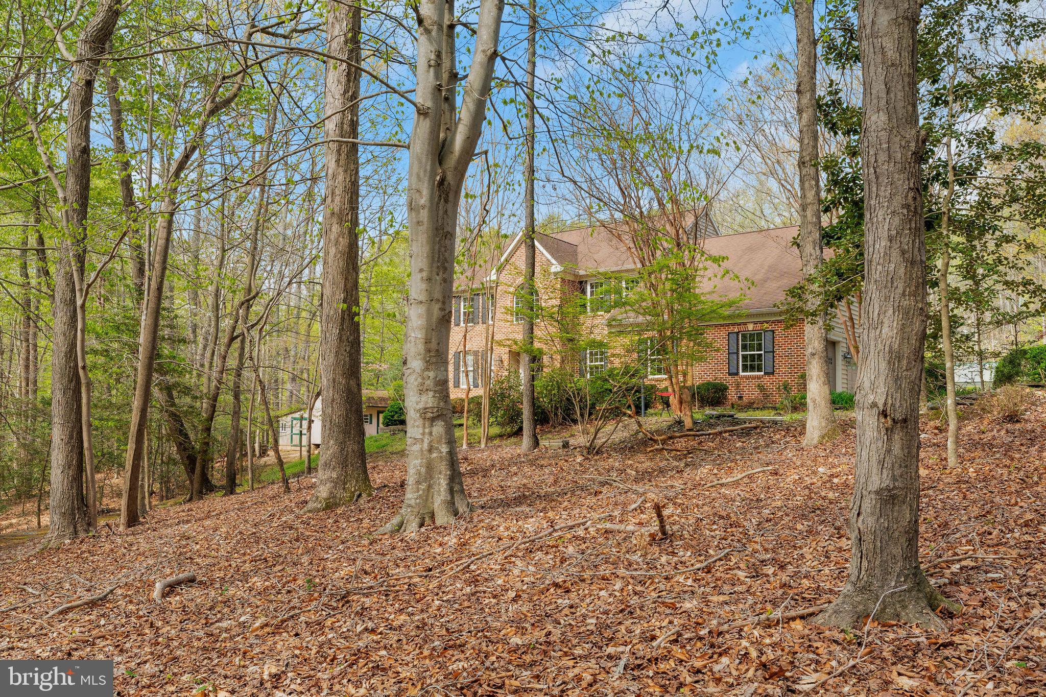 WHISPERING WOODS - Residential