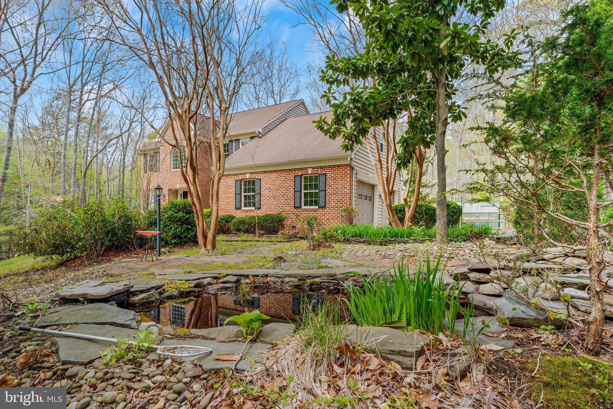 WHISPERING WOODS - Residential