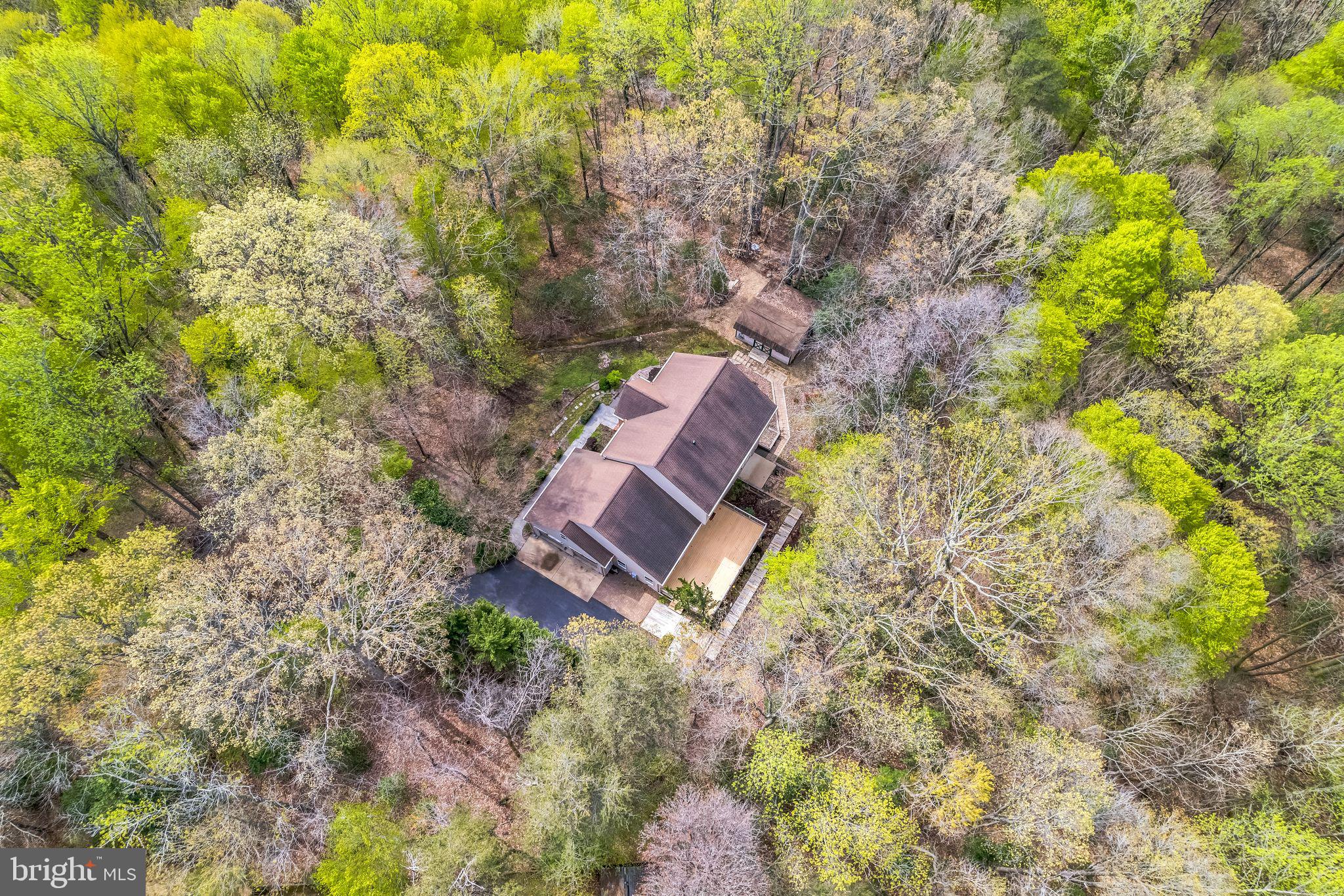 WHISPERING WOODS - Residential