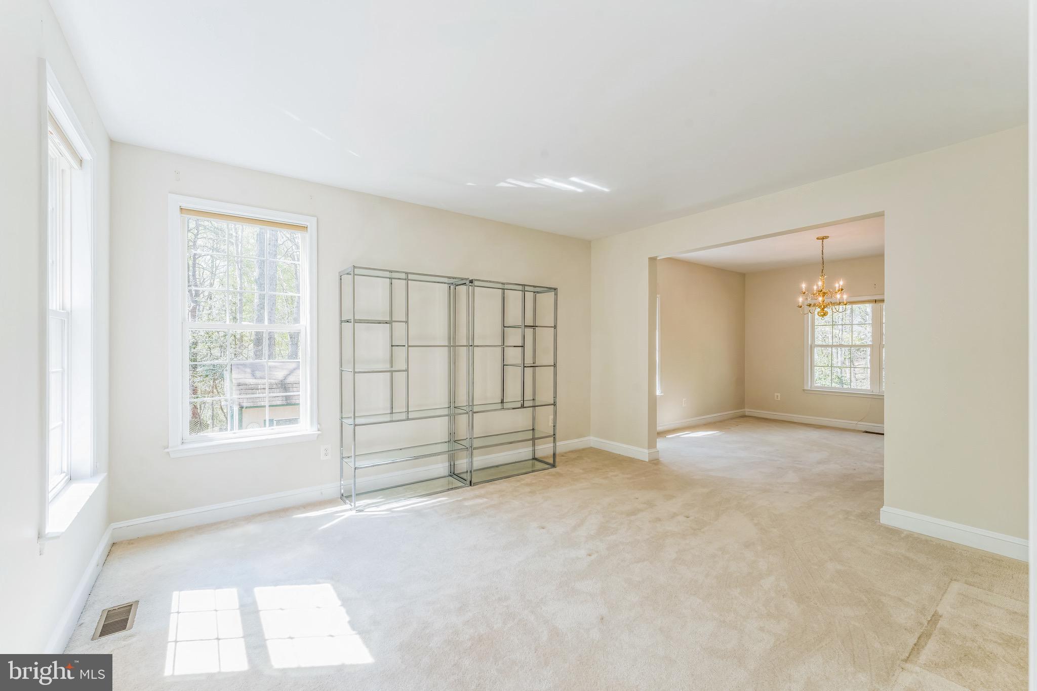 WHISPERING WOODS - Residential