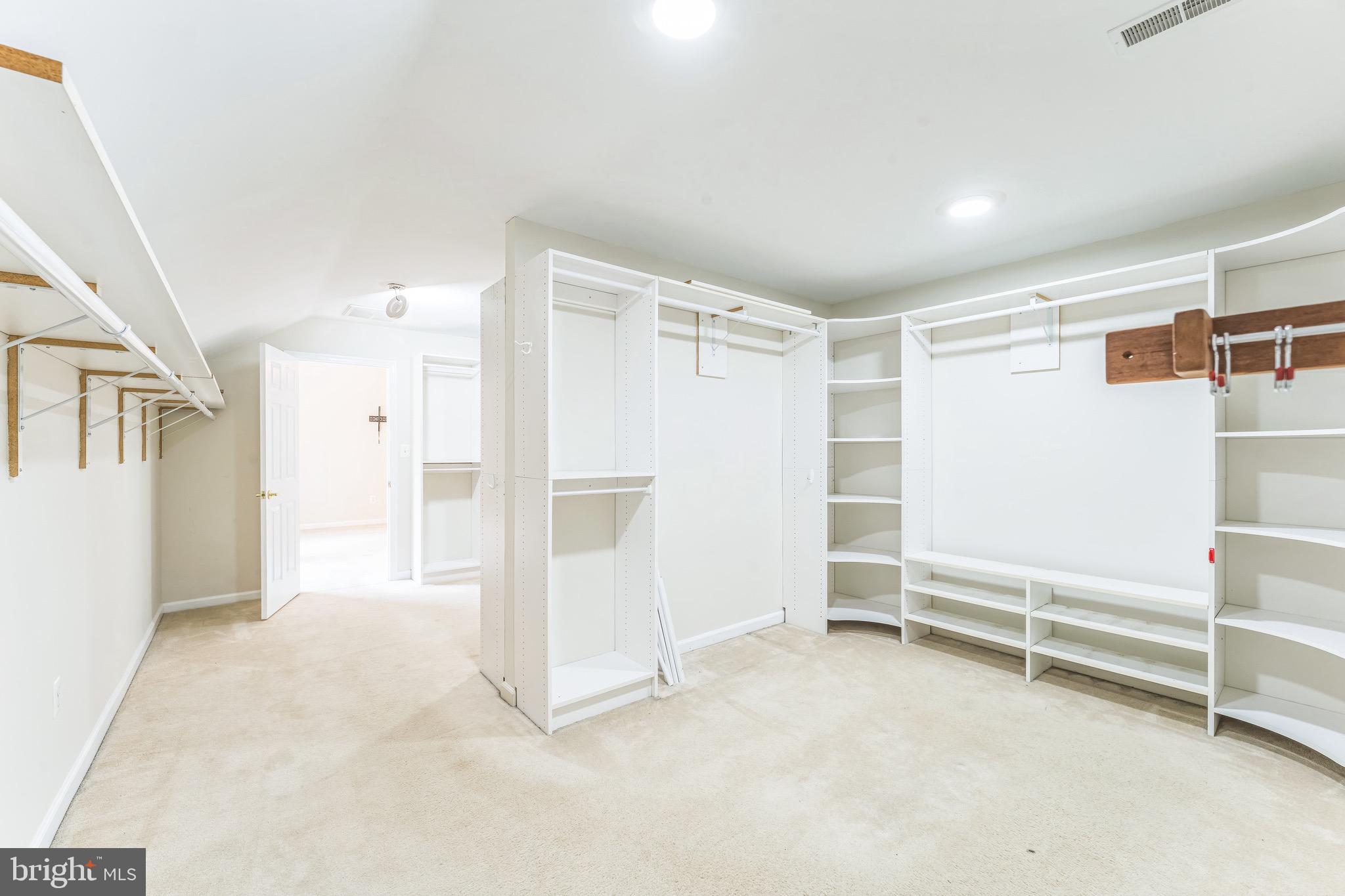 WHISPERING WOODS - Residential