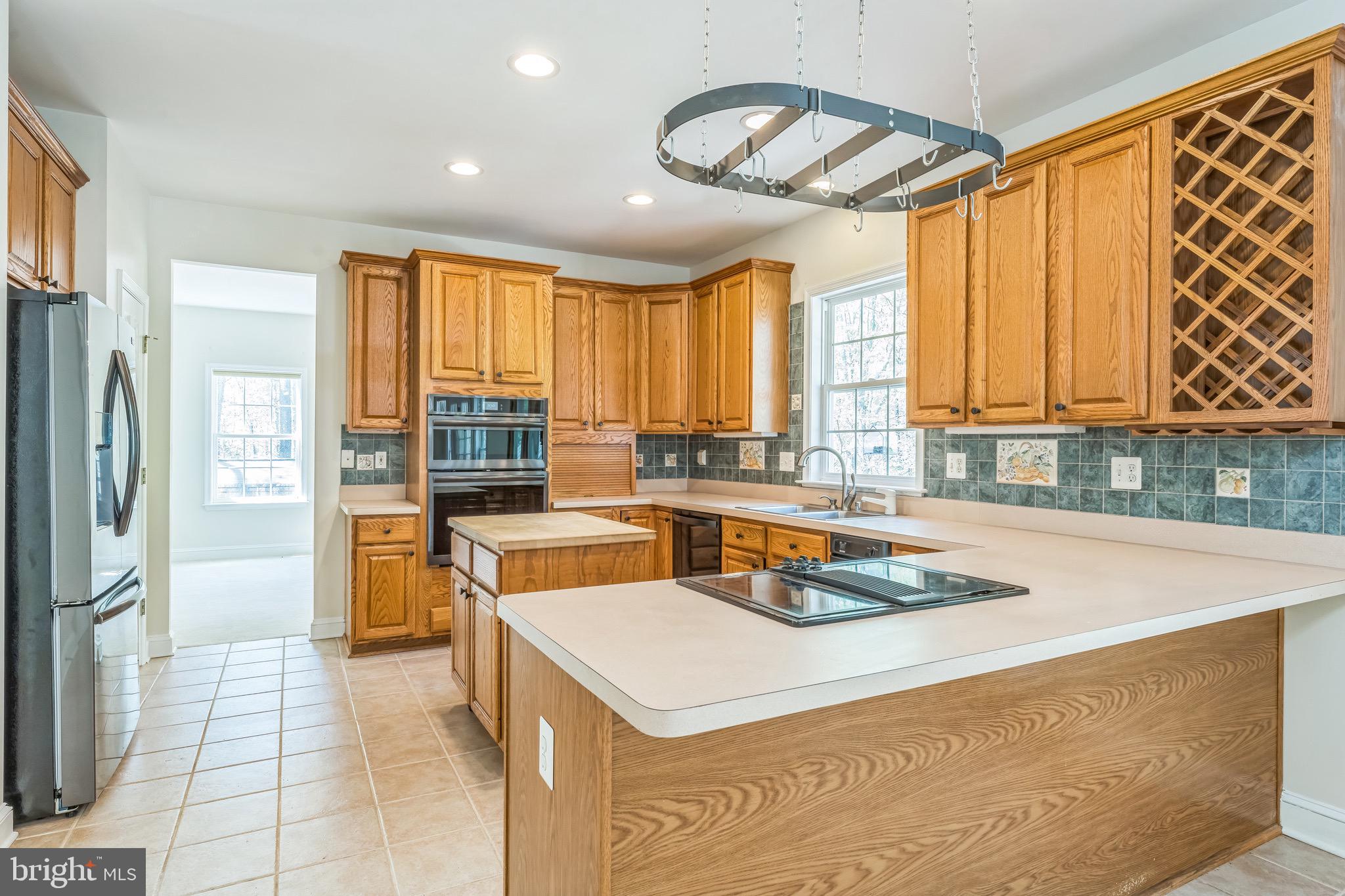 WHISPERING WOODS - Residential