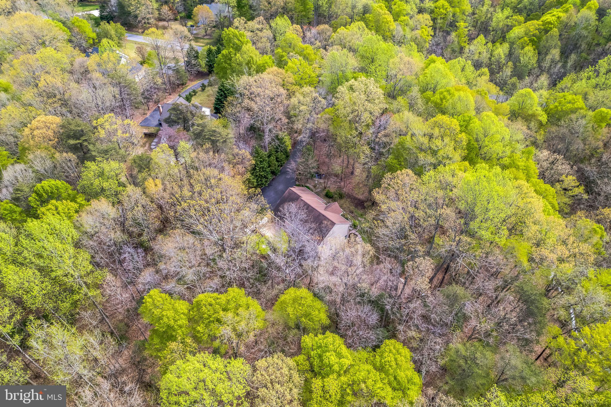 WHISPERING WOODS - Residential