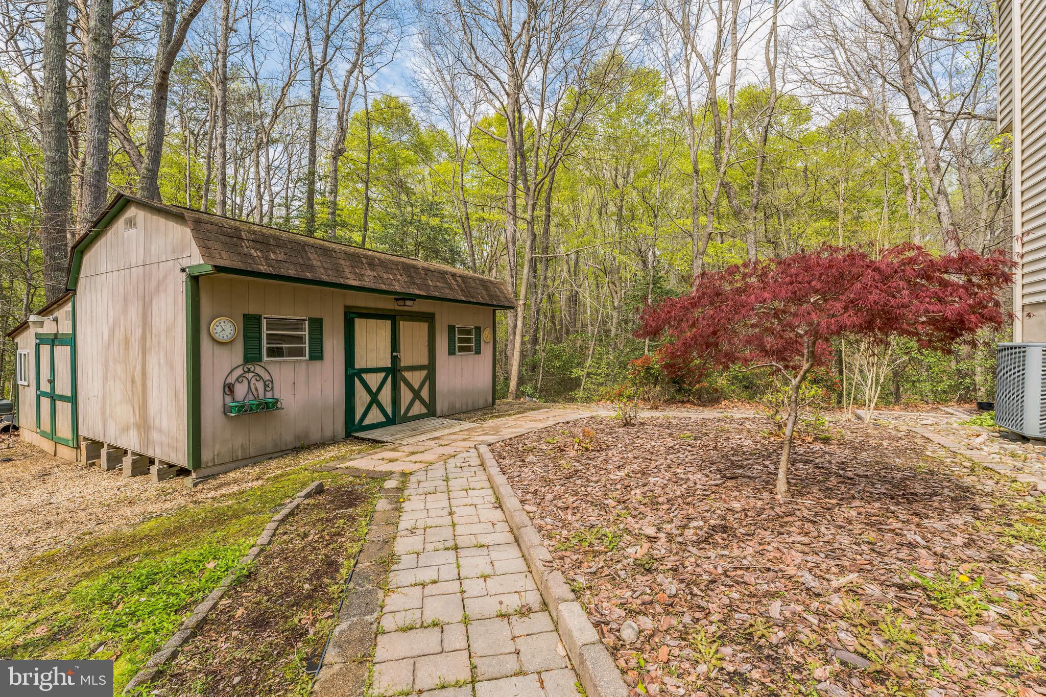 WHISPERING WOODS - Residential