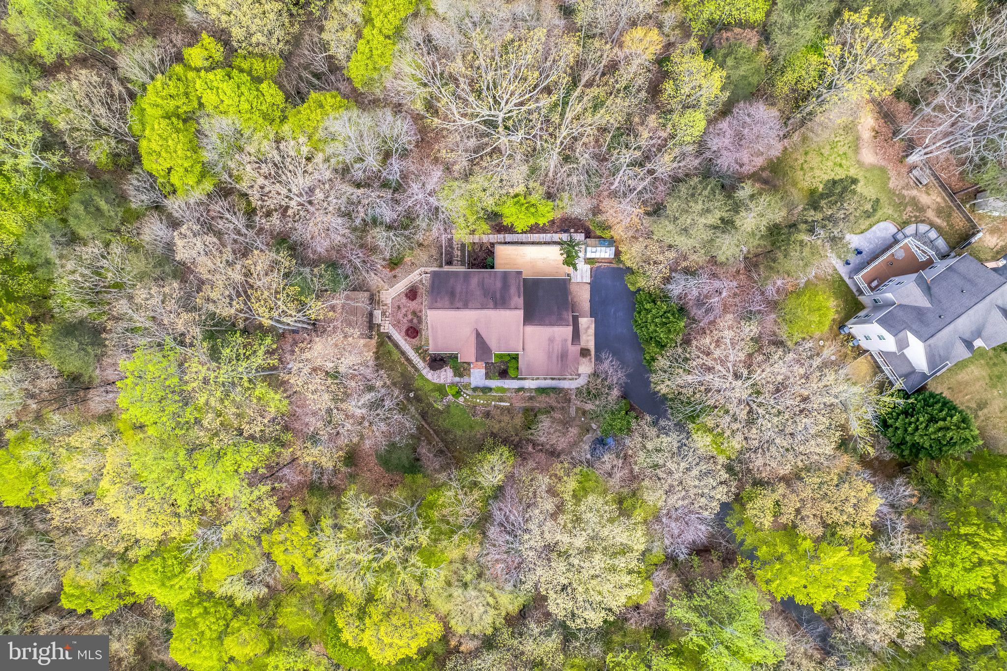 WHISPERING WOODS - Residential