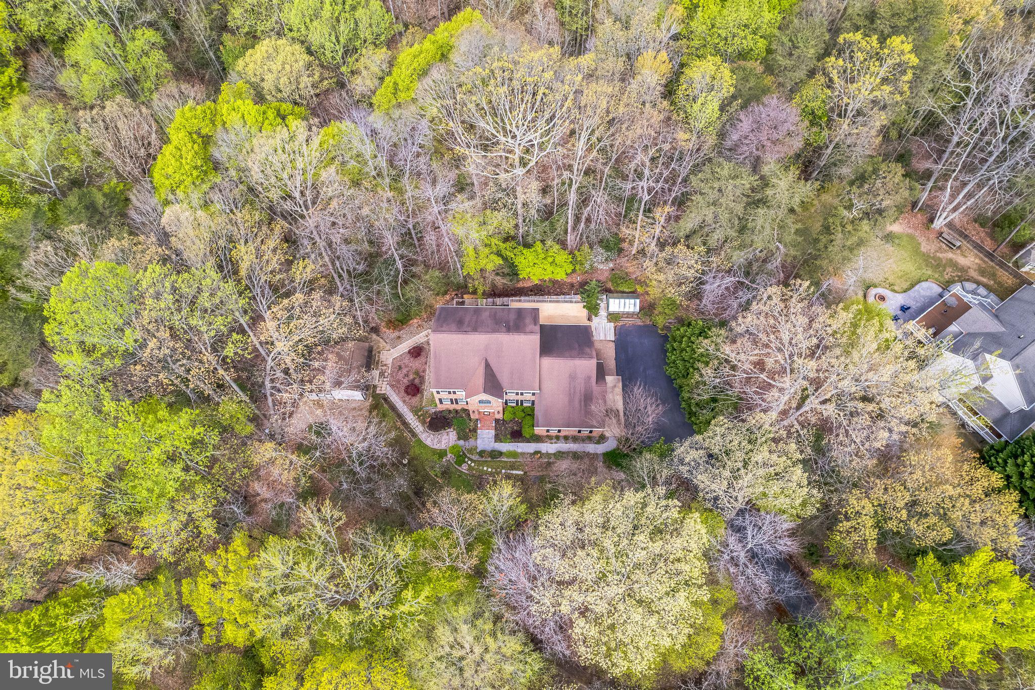 WHISPERING WOODS - Residential