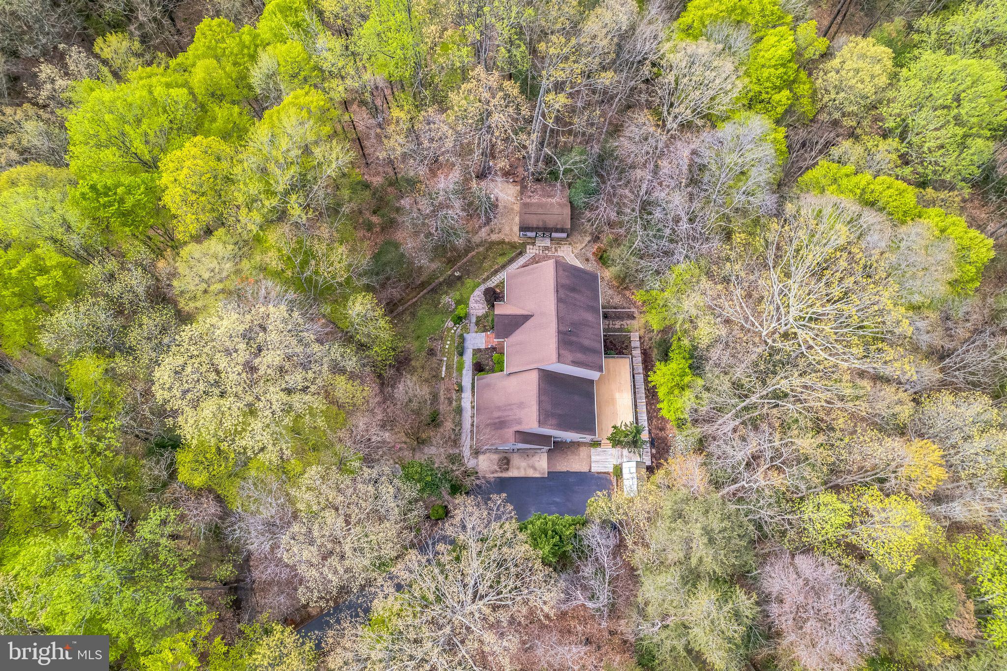 WHISPERING WOODS - Residential