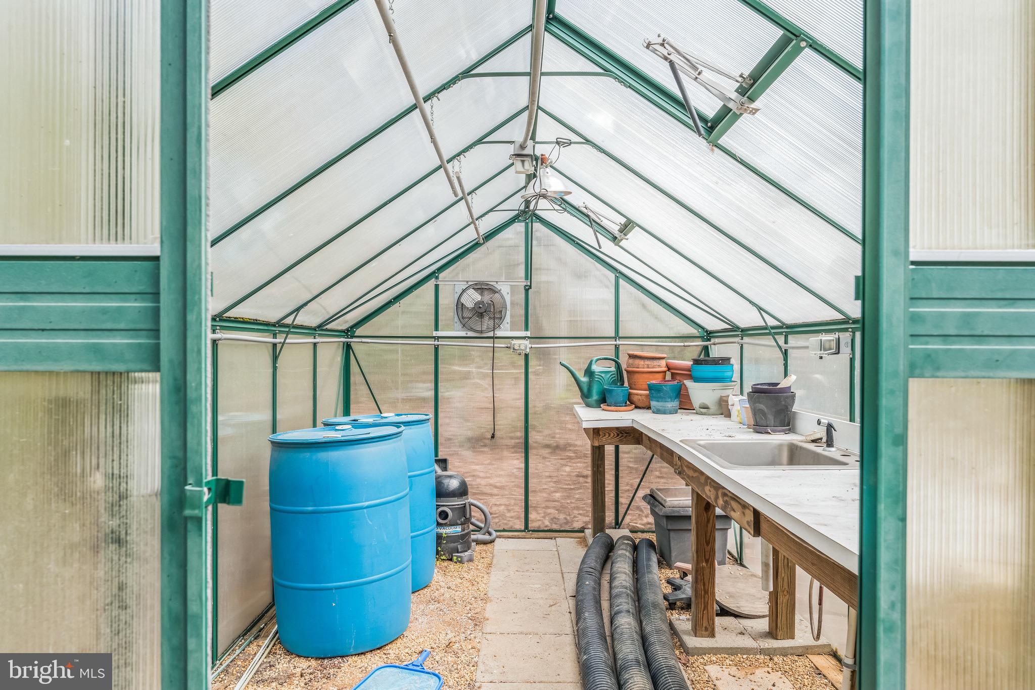 WHISPERING WOODS - Residential