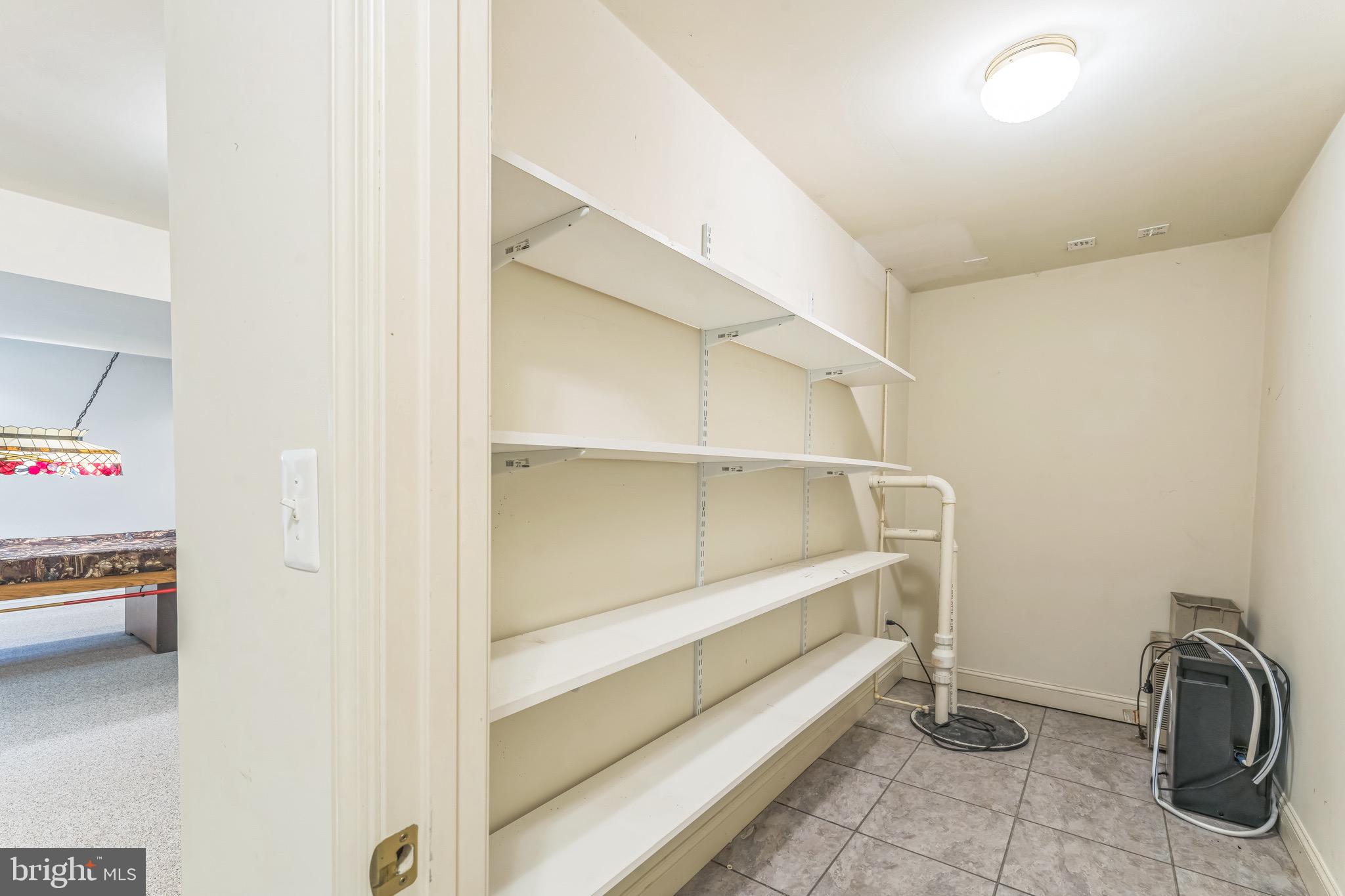 WHISPERING WOODS - Residential