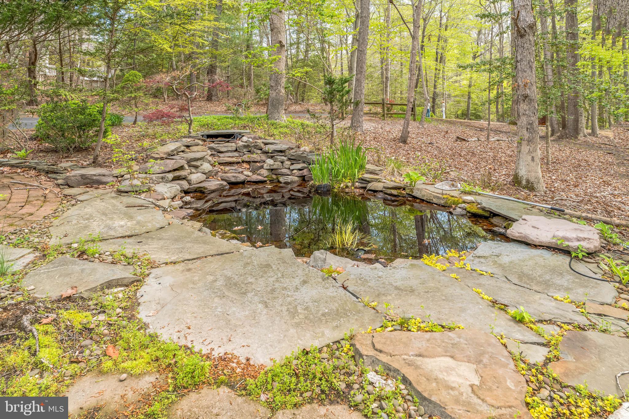 WHISPERING WOODS - Residential