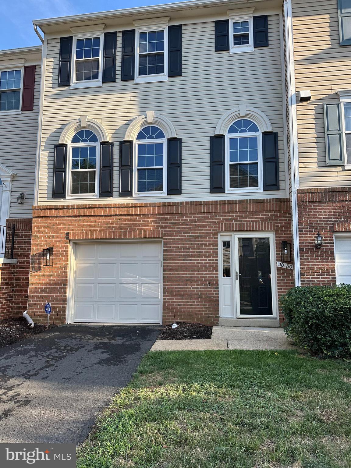 UNIVERSITY CENTER - Residential Lease