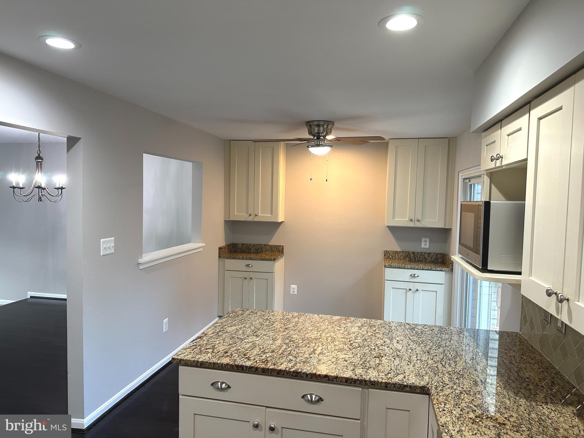 UNIVERSITY CENTER - Residential Lease