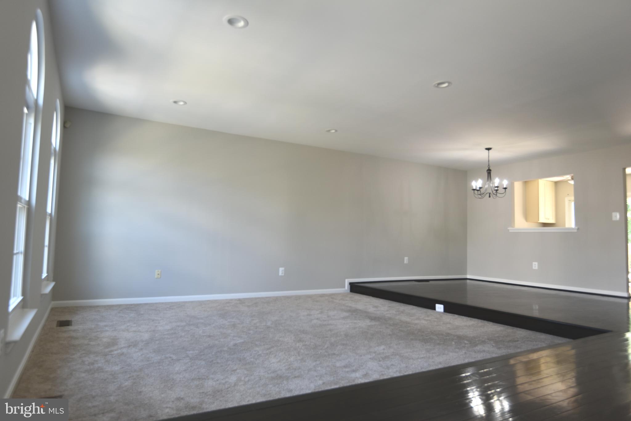 UNIVERSITY CENTER - Residential Lease