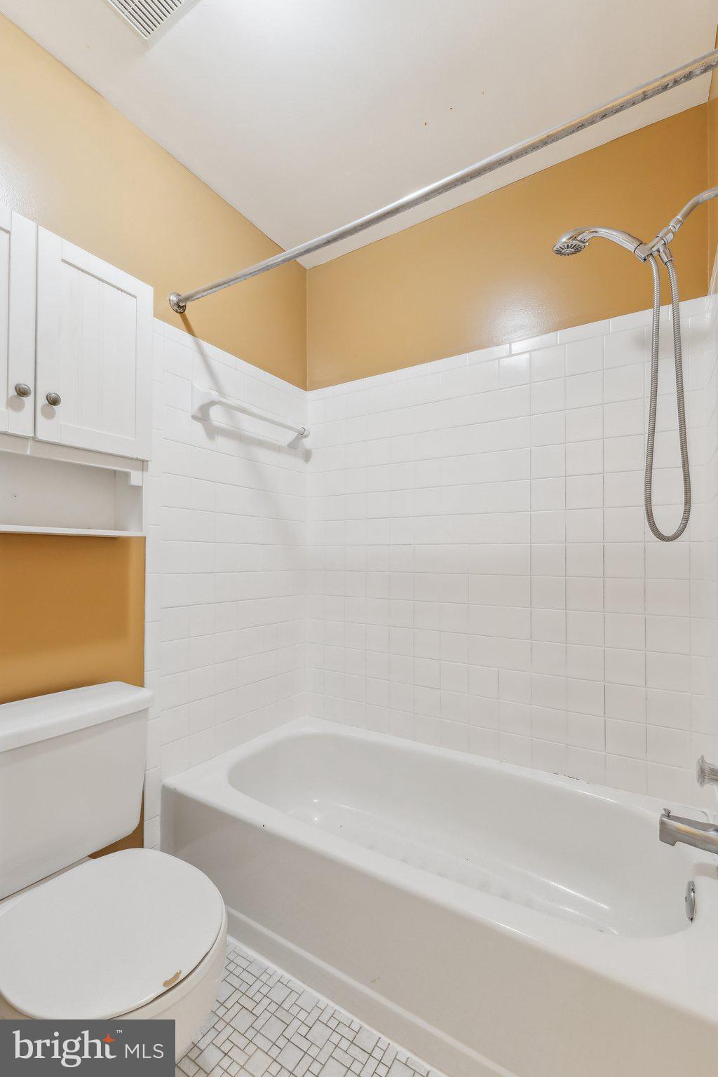 DALE CITY - Residential Lease