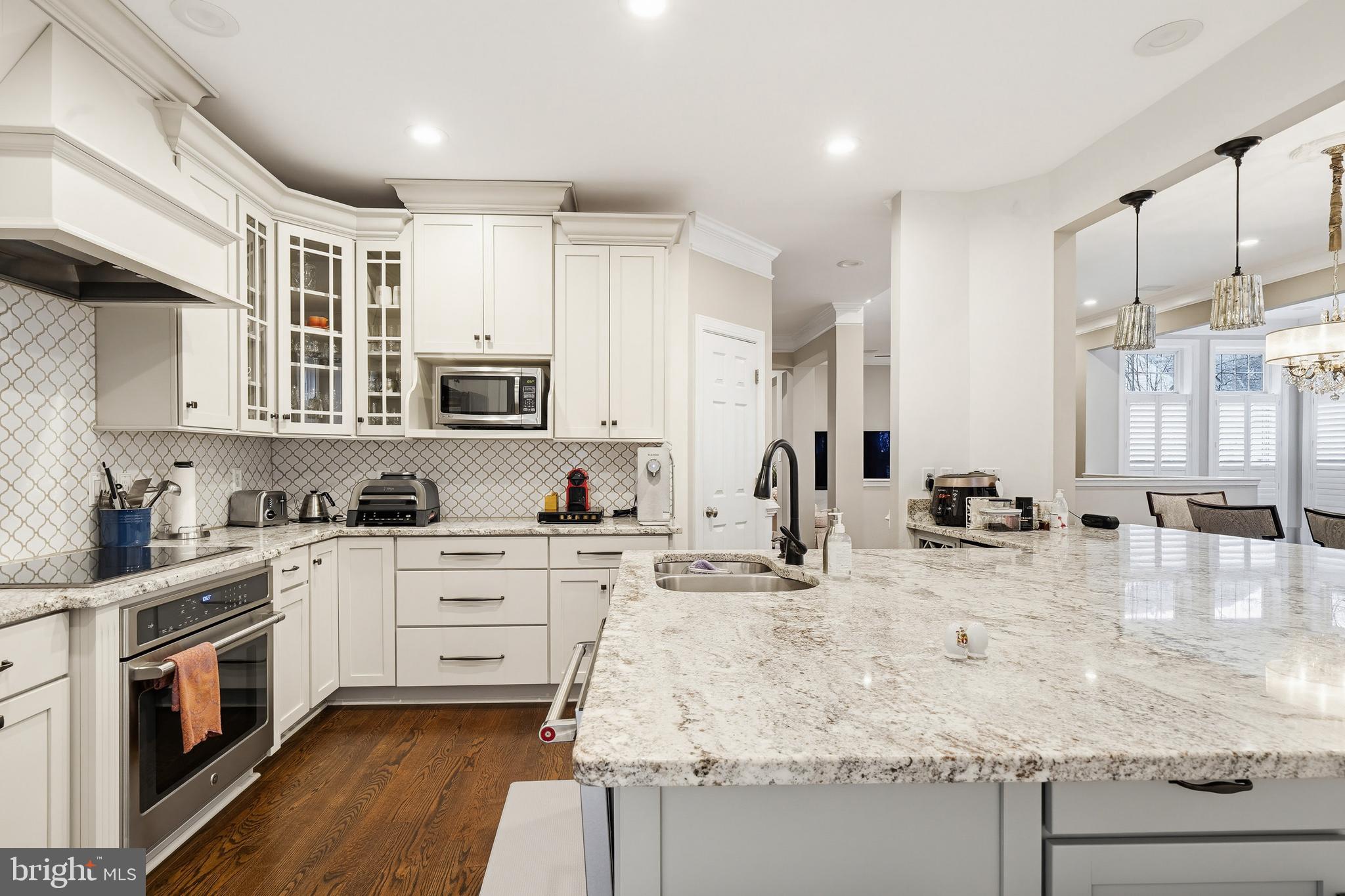 3943 HIGHLAND OAKS DRIVE