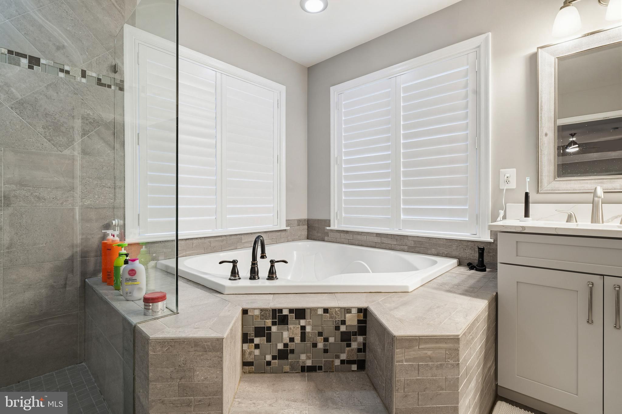 HIGHLAND OAKS - Residential