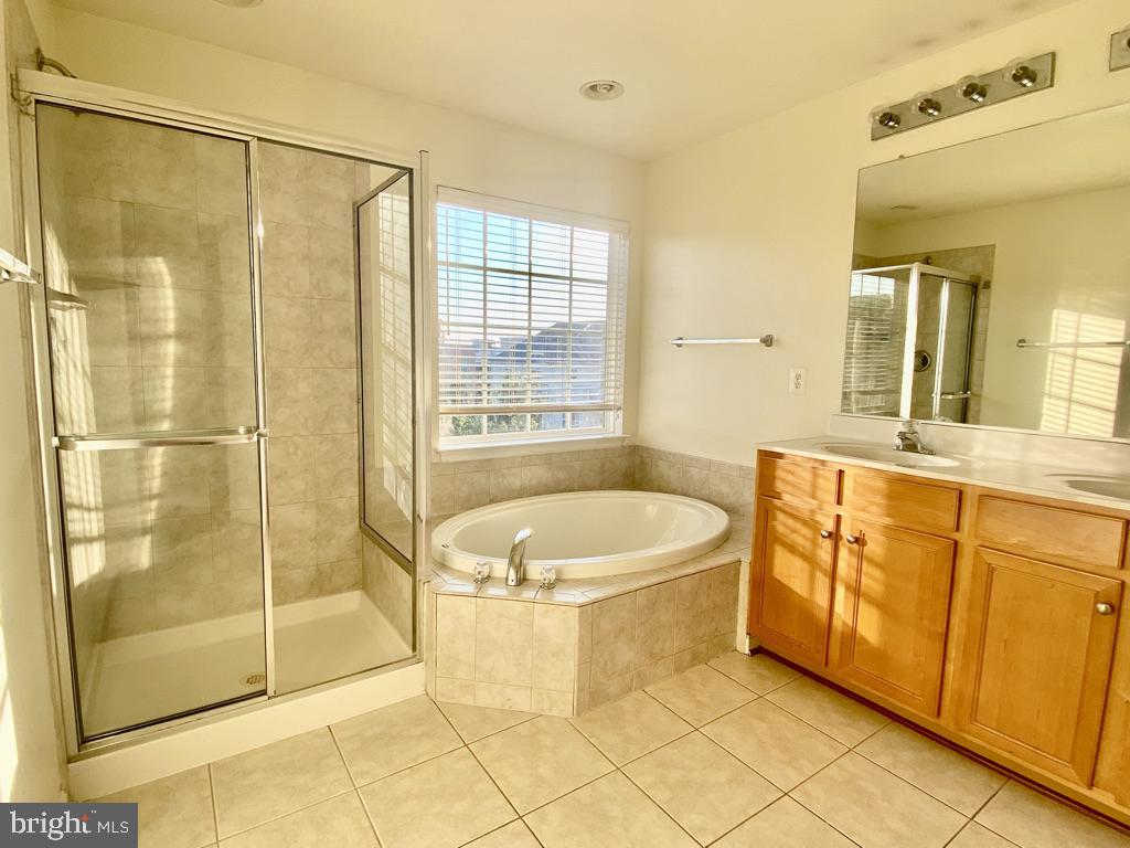 LANSDOWNE TOWN CENTER - Residential Lease