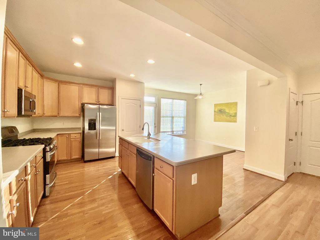 LANSDOWNE TOWN CENTER - Residential Lease