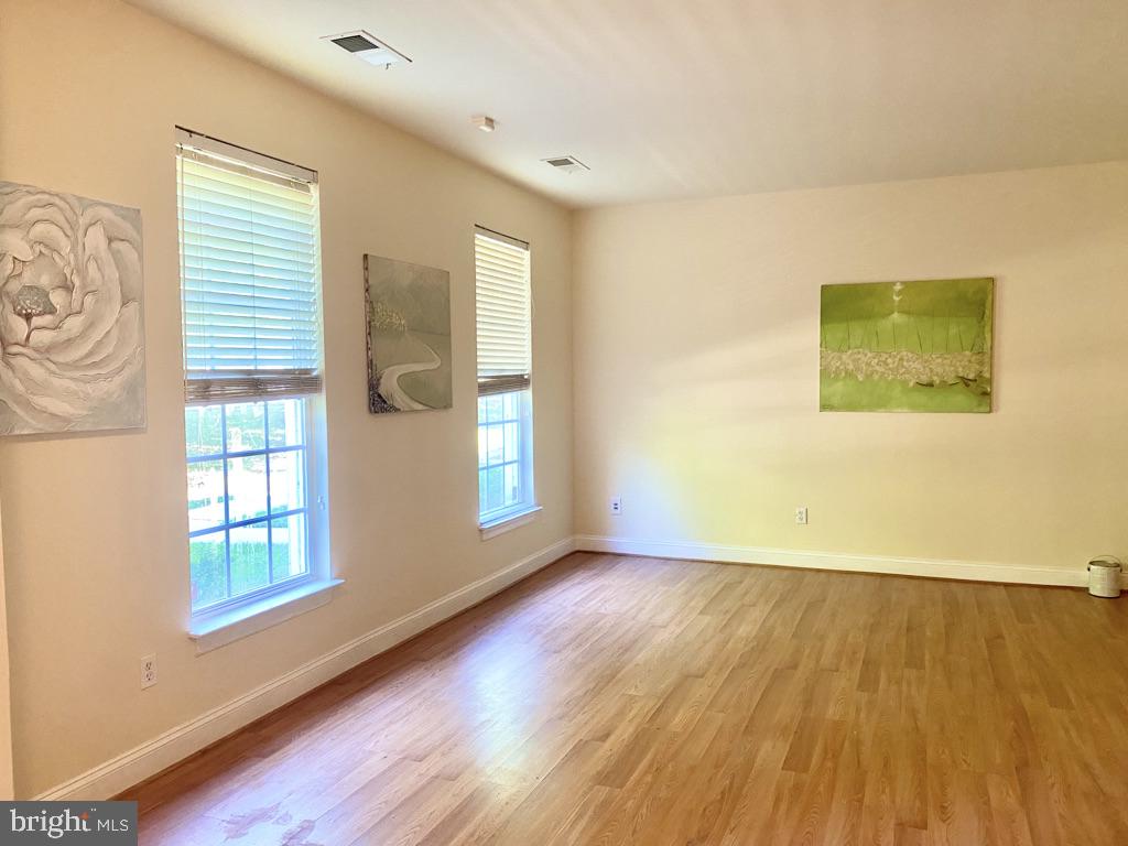 LANSDOWNE TOWN CENTER - Residential Lease