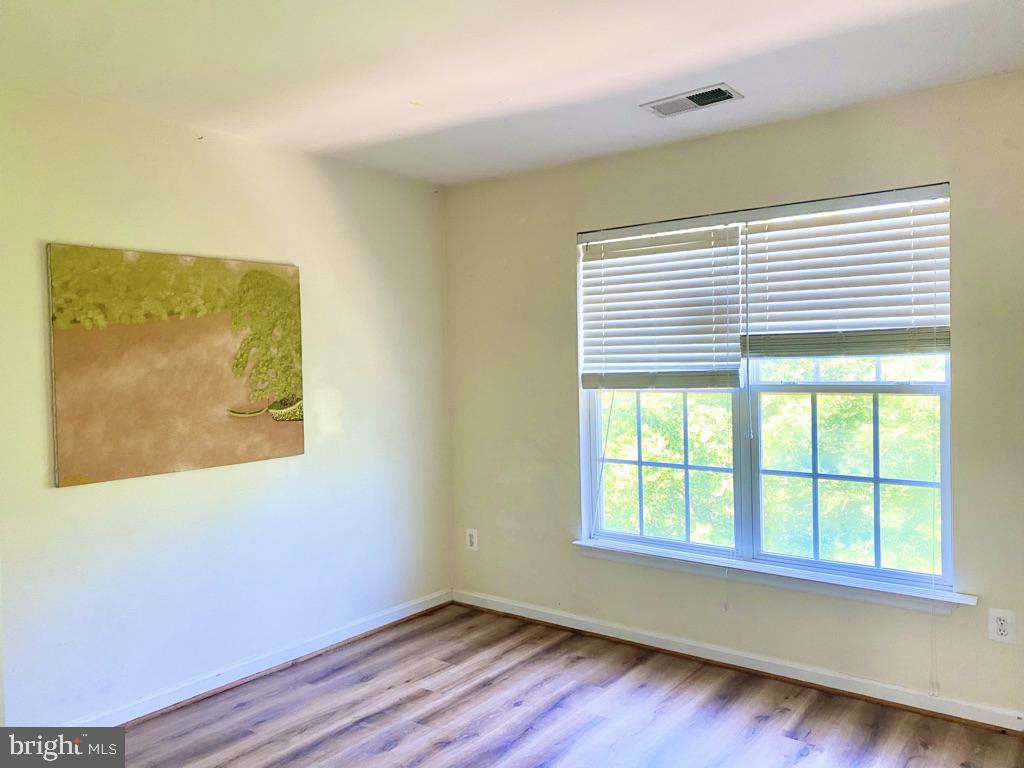 LANSDOWNE TOWN CENTER - Residential Lease