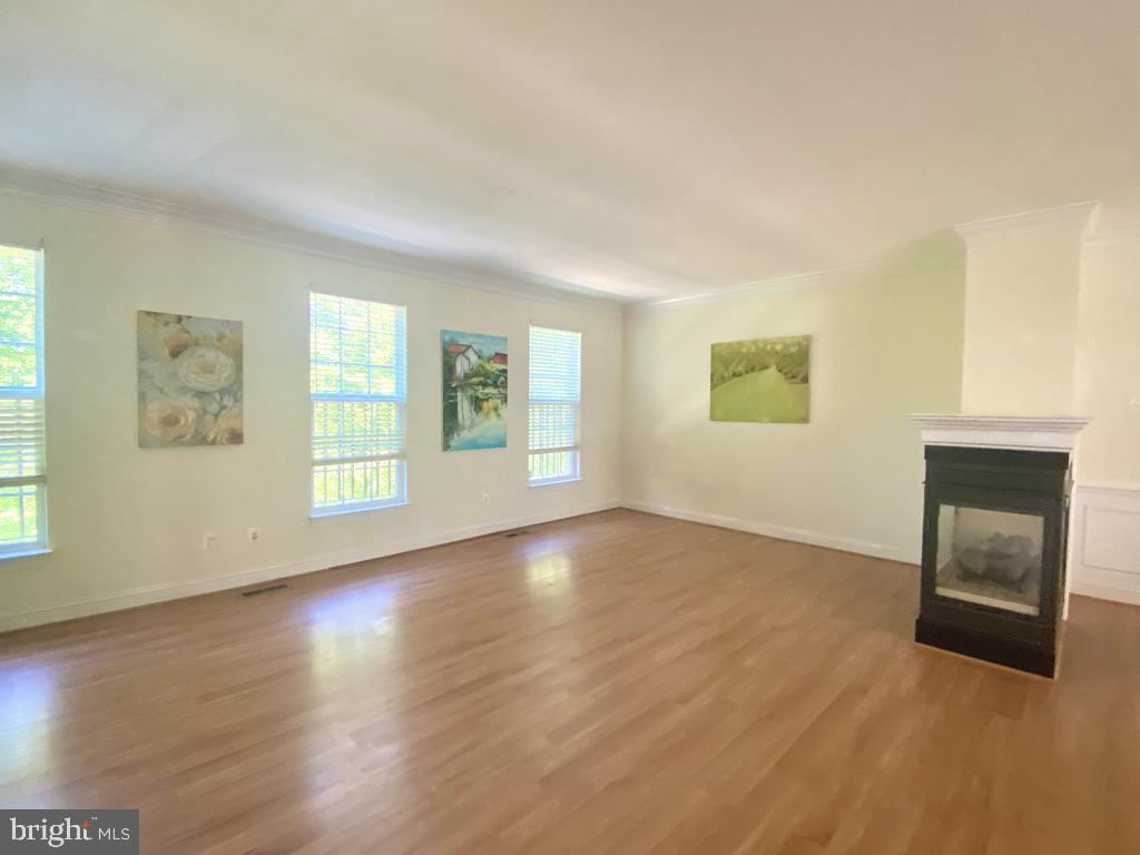 LANSDOWNE TOWN CENTER - Residential Lease