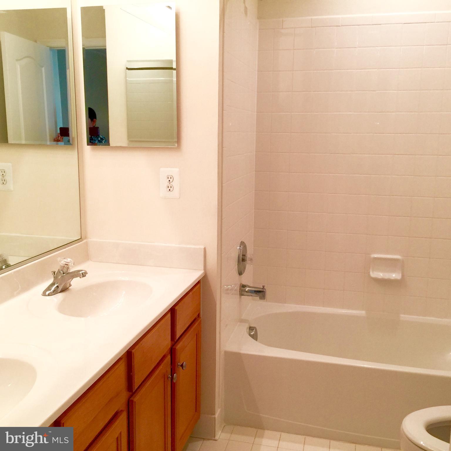 LANSDOWNE TOWN CENTER - Residential Lease