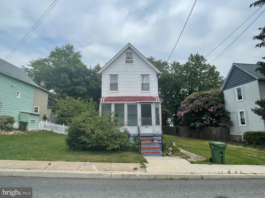 SHORT SALE .... SOLD STRICTLY AS IS    WHERE IS  W/CONTENTS   Cheaper than Renting ... This home needs your loving handy work.   This is the "project" you have been waiting for.  Live there while you remodel to suit your needs.   Nice Yard