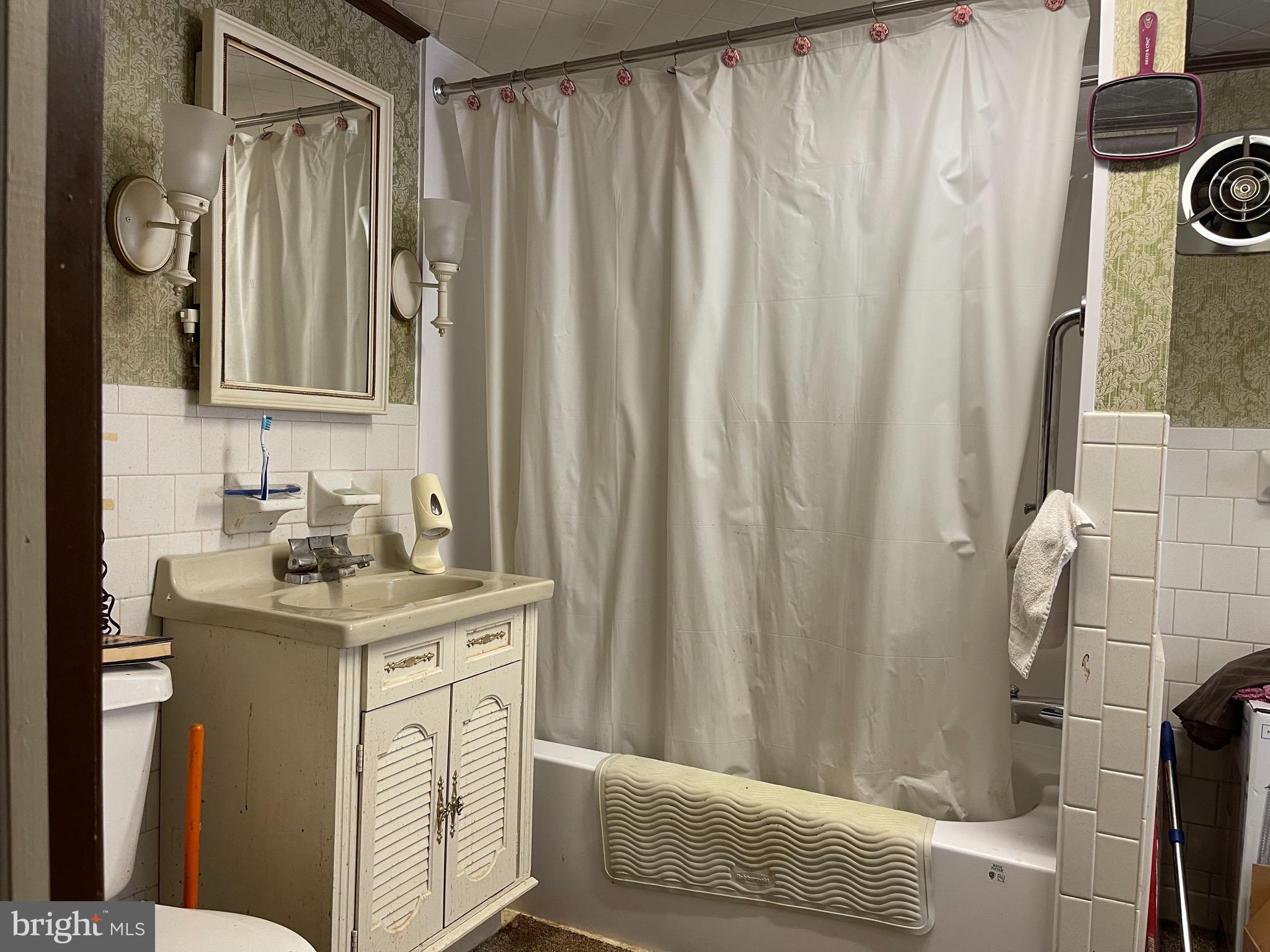 LAURAVILLE HISTORIC DISTRICT - Residential