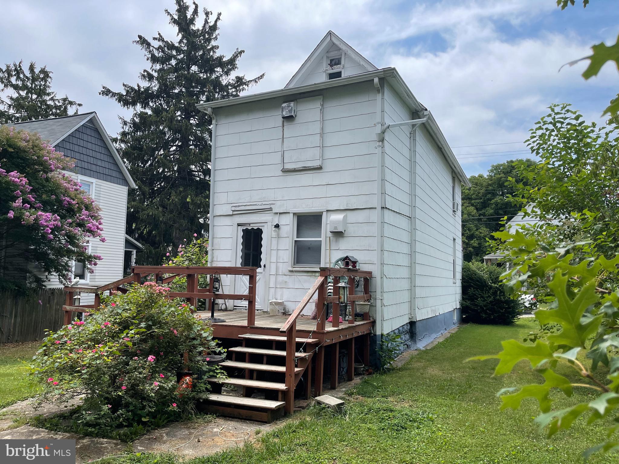 LAURAVILLE HISTORIC DISTRICT - Residential