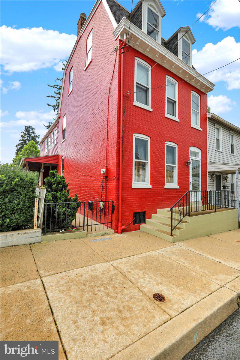 Welcome to 638 Manor Street – a solid and spacious brick home located in the heart of Columbia! This 4/5 bedroom, 1.5 bath home offers plenty of room to spread out, with flexible living space perfect for a home office, guest room, or playroom.
The home features a classic layout with great bones and is in excellent condition throughout. One of the upper-level bedrooms is a walk-through, offering versatility for a nursery, dressing room, or additional living space.
You'll also enjoy the convenience of a detached 2-car garage, providing ample storage and off-street parking. With a welcoming side porch and a nice backyard, this home offers a great blend of charm, space, and practicality.
Located close to shops, restaurants, and major commuter routes, this is a fantastic opportunity to own a well-maintained home in a vibrant community.
