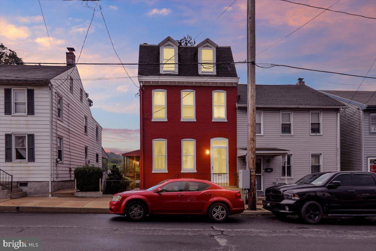 638 MANOR STREET