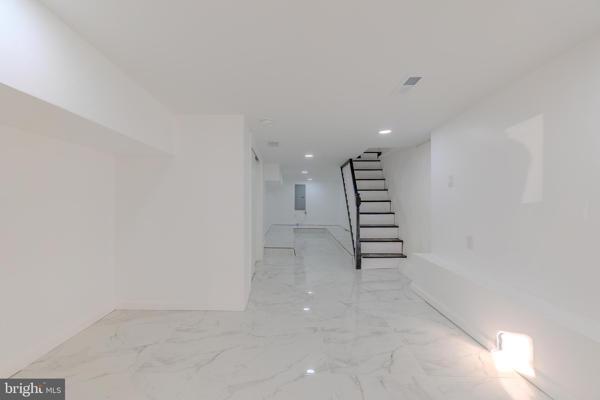 WHITMAN - Residential