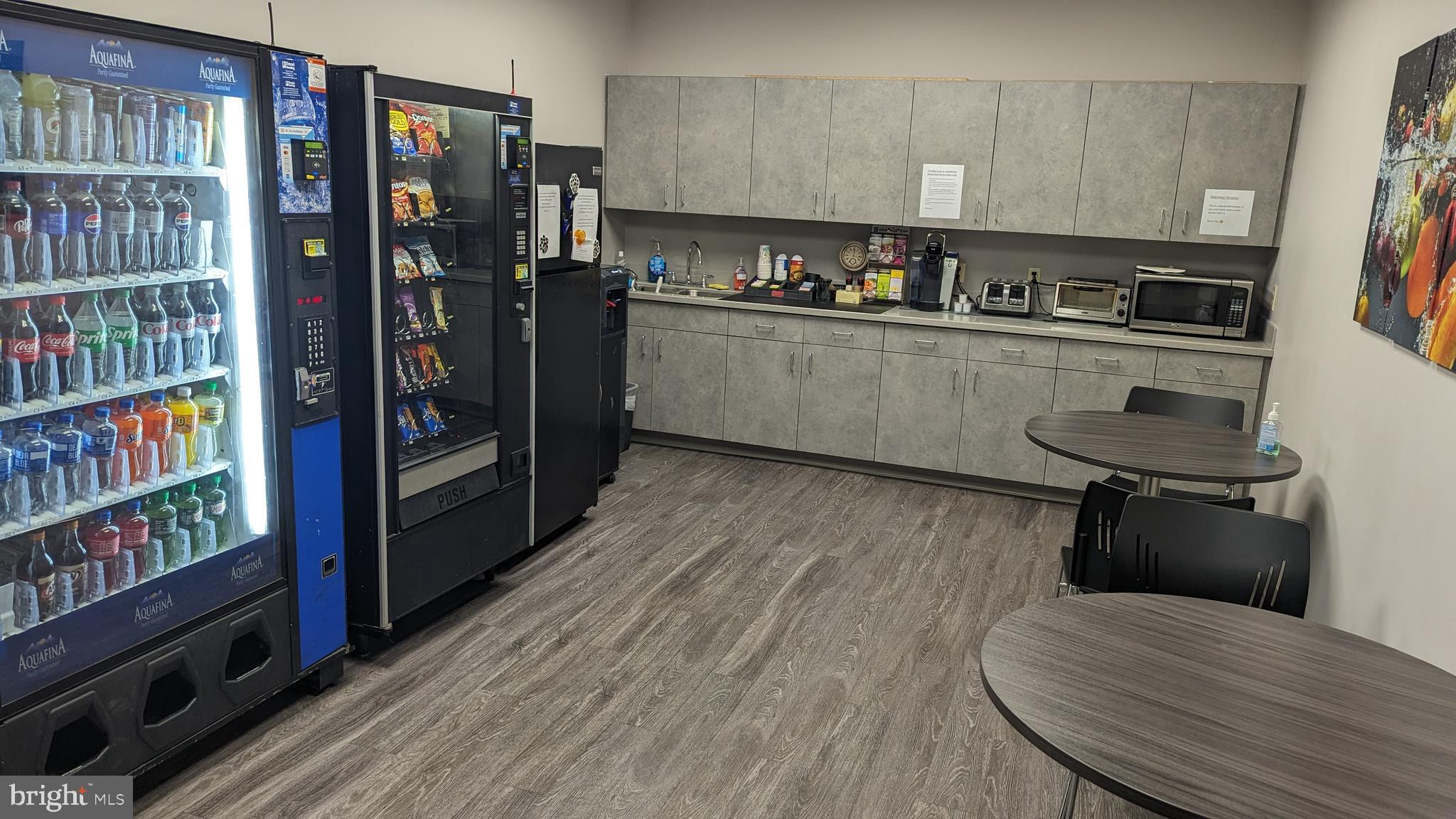 ROSSMOYNE - Commercial Lease