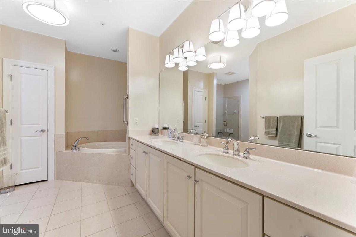 TERRAZZA NEWTOWN SQR - Residential